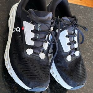 On Cloudstratus 3 sneakers